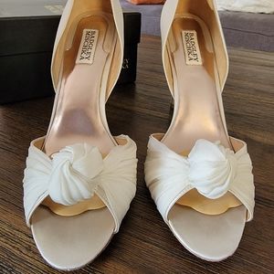 Badgley Mischka peep toe heels